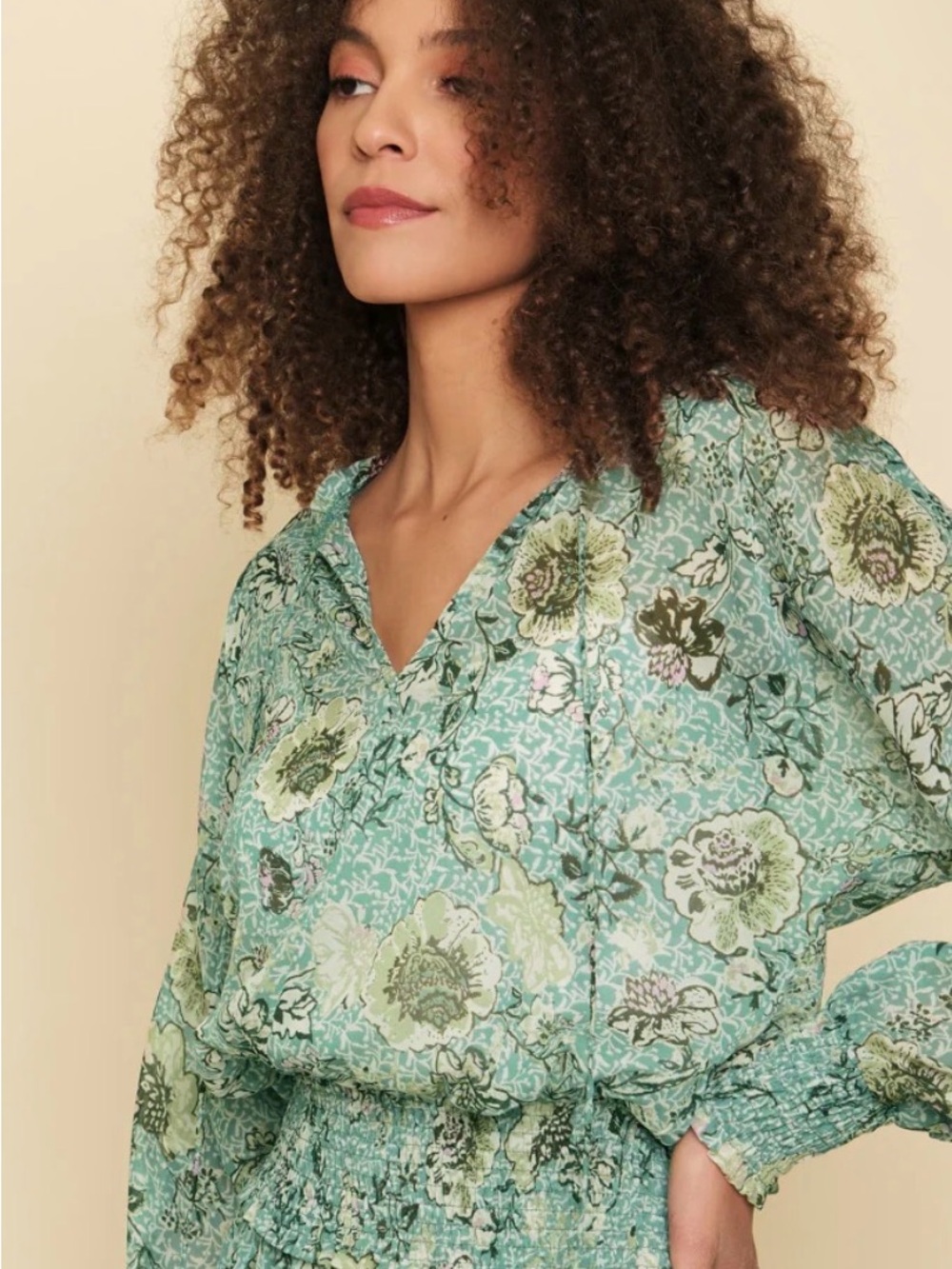 NWOT Mystree Floral V-Neck Peasant Blouse in Green
